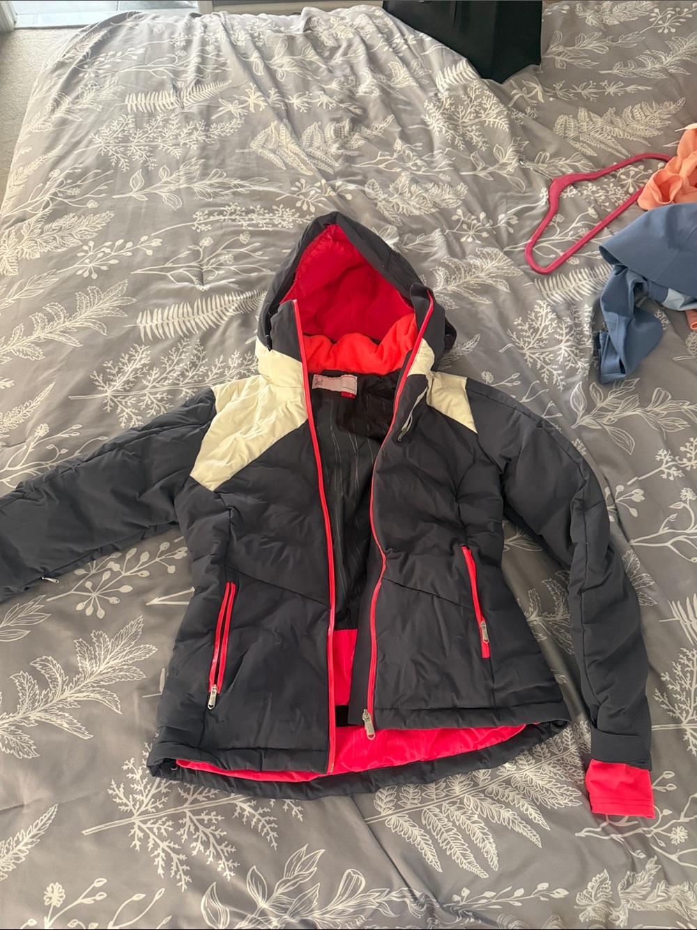 Women’s size 4 spyder winter coat